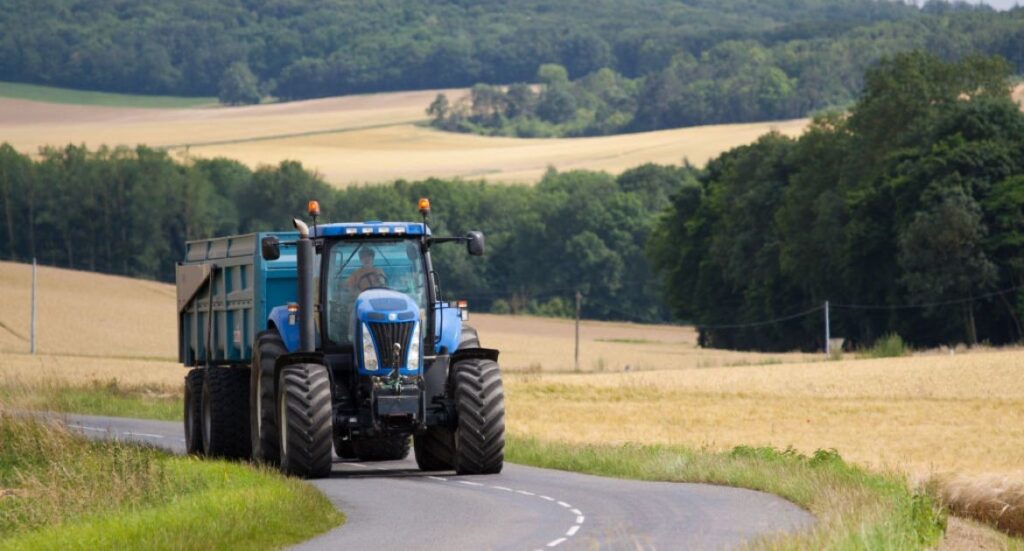 un tracteur agricole qui respecte la loi